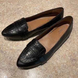 Vionic Savannah Flats Shoes